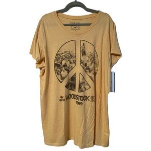 NWT TORRID CLASSIC FIT CREW TEE - COTTON WOODSTOCK GOLD